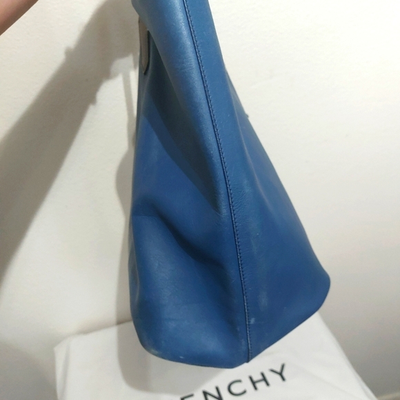 Givenchy Antigone Shopper tote with pouch - Picture 15 of 16